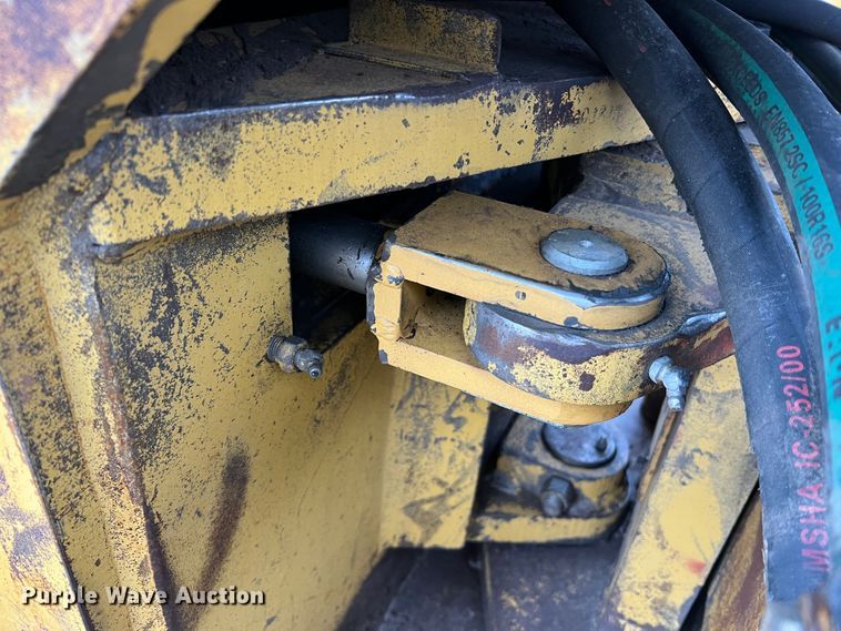 image for item MM9281 1995 Caterpillar CP563C  single drum vibratory roller