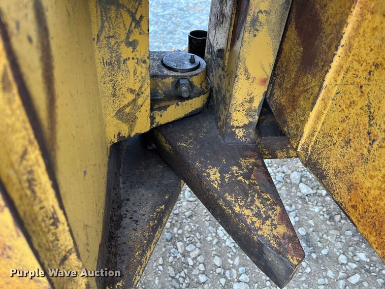 image for item MM9281 1995 Caterpillar CP563C  single drum vibratory roller