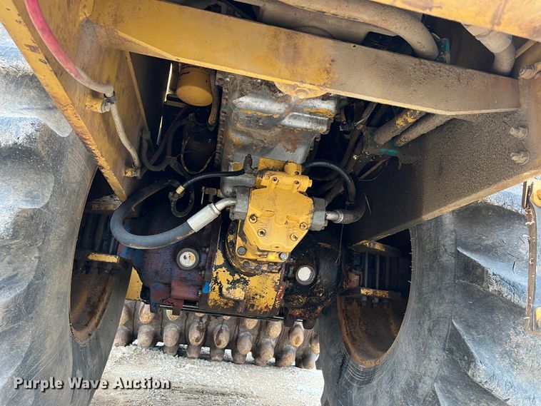 image for item MM9281 1995 Caterpillar CP563C  single drum vibratory roller