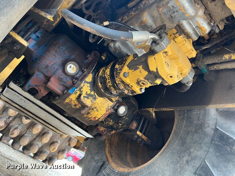 image for item MM9281 1995 Caterpillar CP563C  single drum vibratory roller