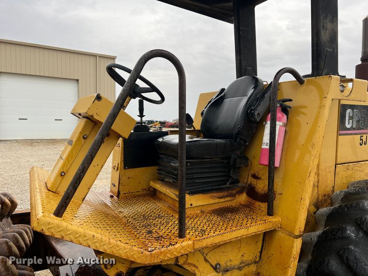 image for item MM9281 1995 Caterpillar CP563C  single drum vibratory roller