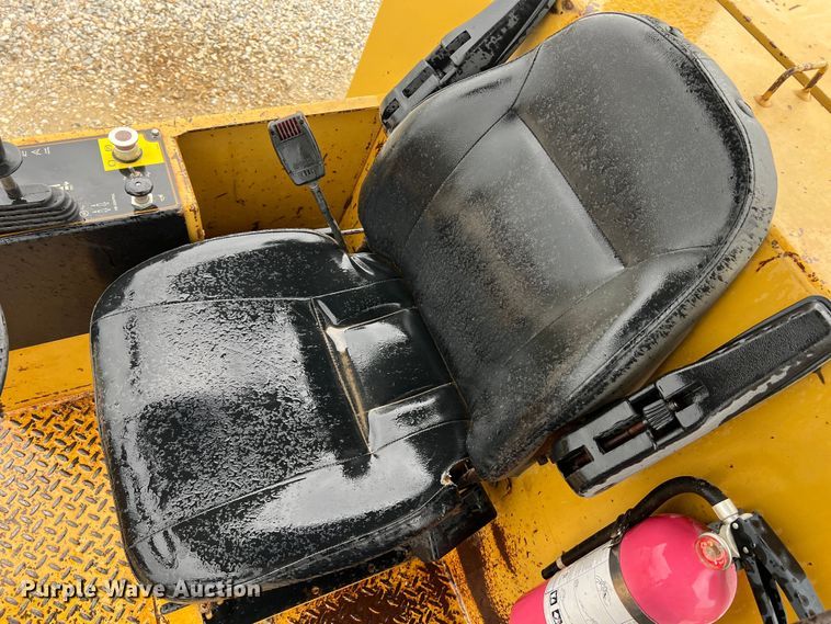 image for item MM9281 1995 Caterpillar CP563C  single drum vibratory roller