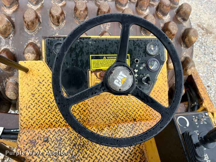 image for item MM9281 1995 Caterpillar CP563C  single drum vibratory roller