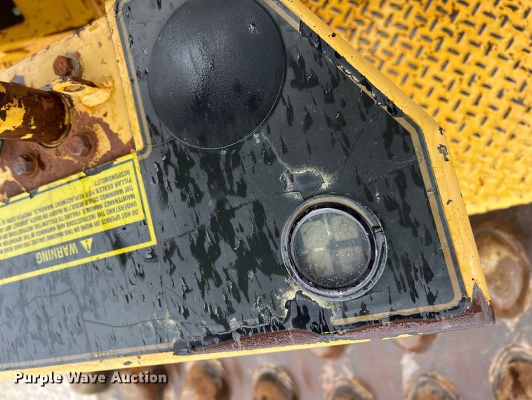 image for item MM9281 1995 Caterpillar CP563C  single drum vibratory roller