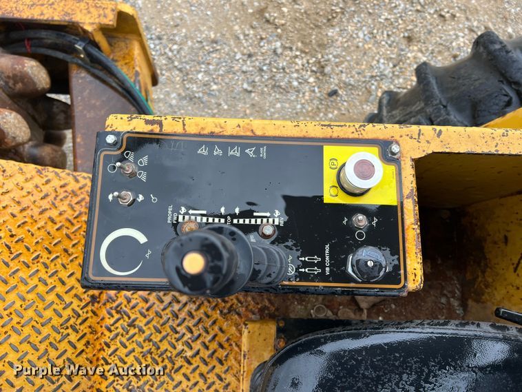 image for item MM9281 1995 Caterpillar CP563C  single drum vibratory roller