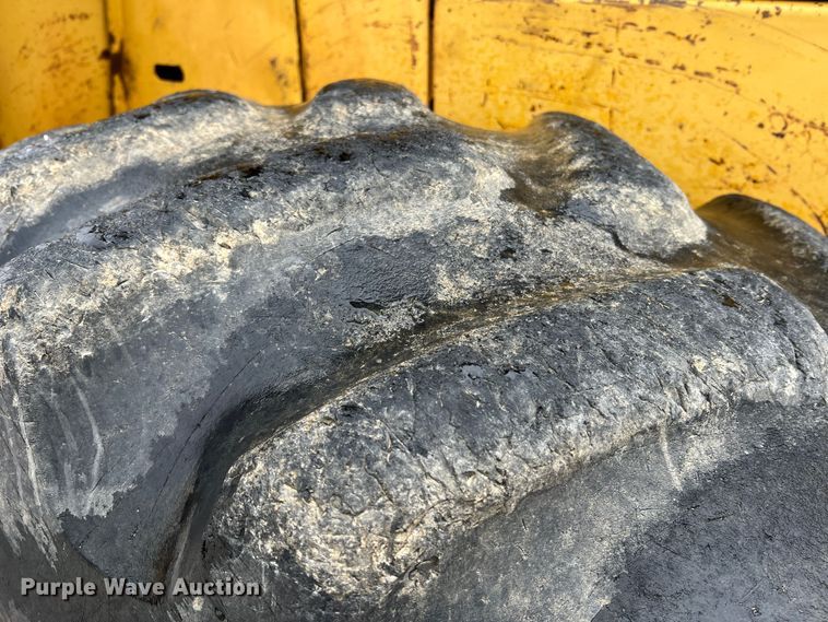 image for item MM9281 1995 Caterpillar CP563C  single drum vibratory roller