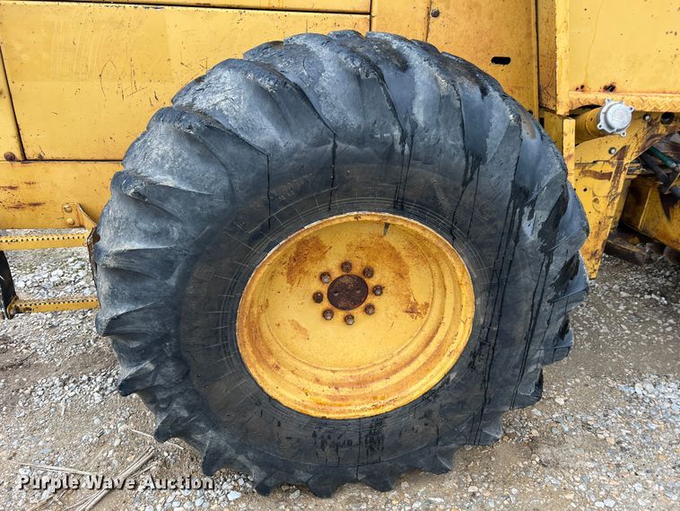 image for item MM9281 1995 Caterpillar CP563C  single drum vibratory roller