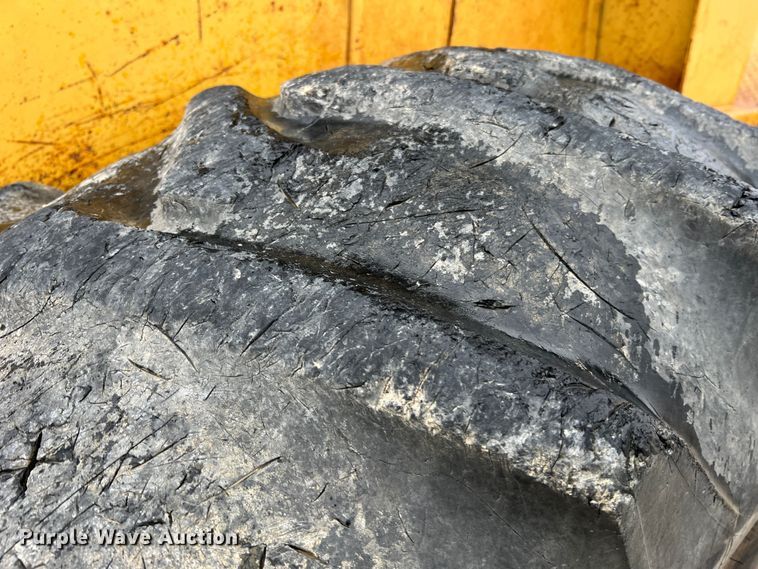 image for item MM9281 1995 Caterpillar CP563C  single drum vibratory roller