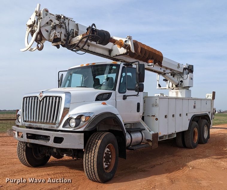 image for item MN9833 2012 International WorkStar 7400  digger derrick truck