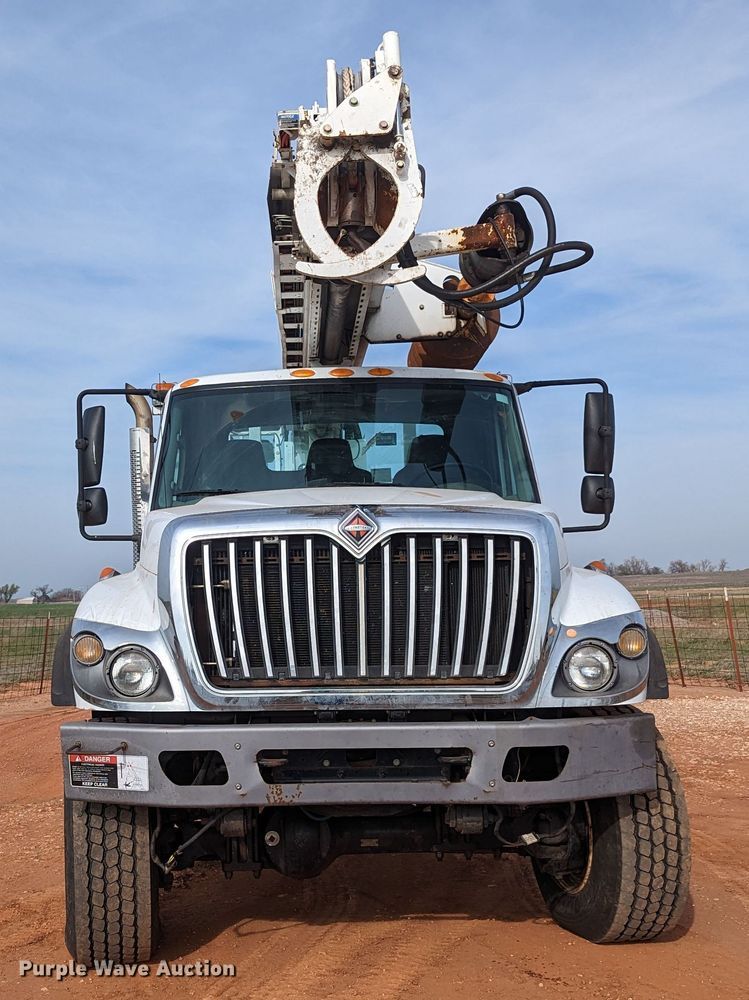 image for item MN9833 2012 International WorkStar 7400  digger derrick truck