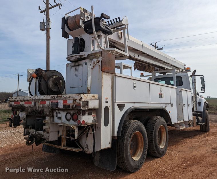 image for item MN9833 2012 International WorkStar 7400  digger derrick truck