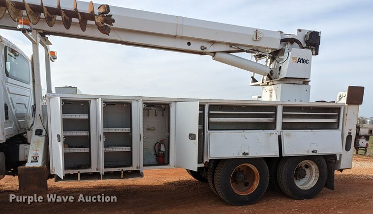 image for item MN9833 2012 International WorkStar 7400  digger derrick truck