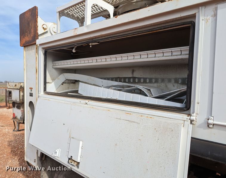 image for item MN9833 2012 International WorkStar 7400  digger derrick truck