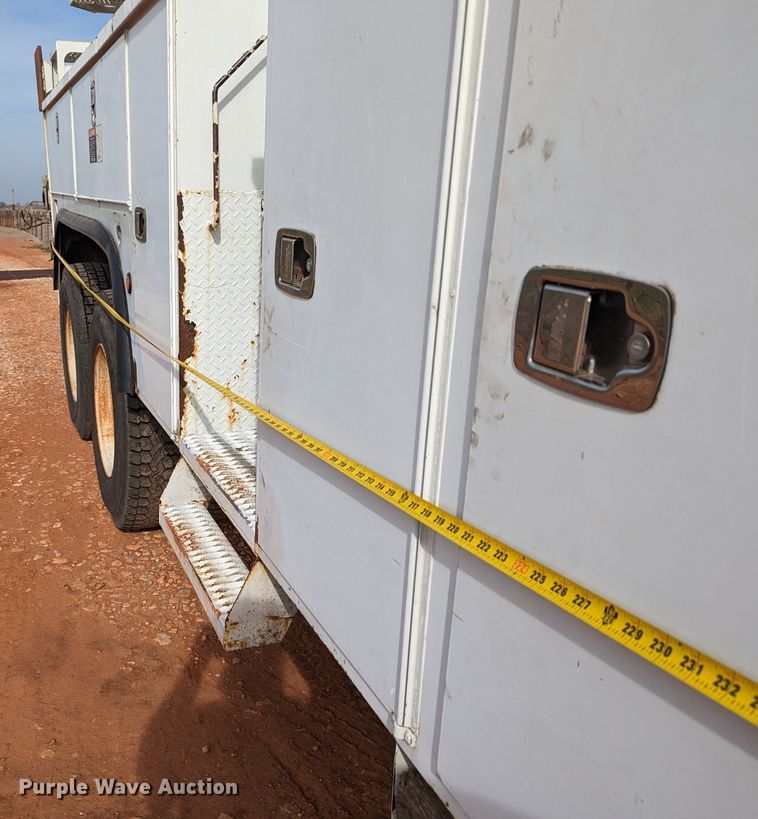 image for item MN9833 2012 International WorkStar 7400  digger derrick truck