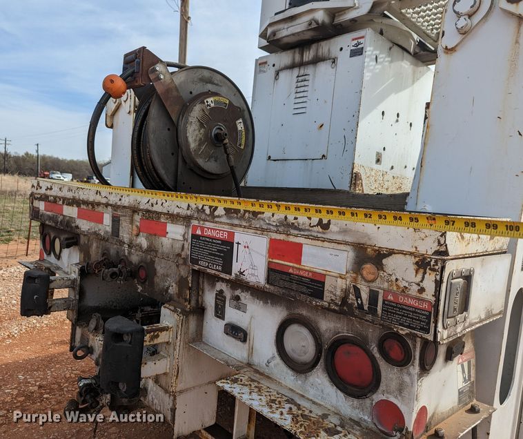 image for item MN9833 2012 International WorkStar 7400  digger derrick truck