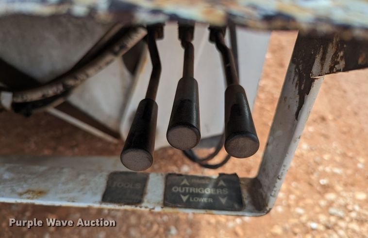 image for item MN9833 2012 International WorkStar 7400  digger derrick truck