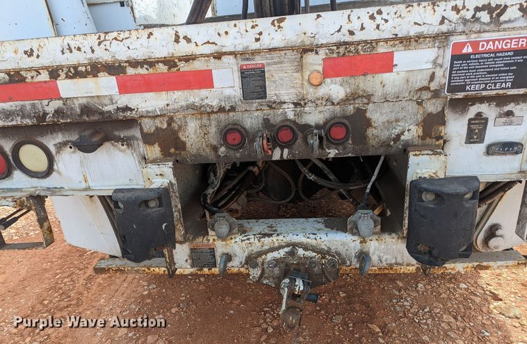 image for item MN9833 2012 International WorkStar 7400  digger derrick truck