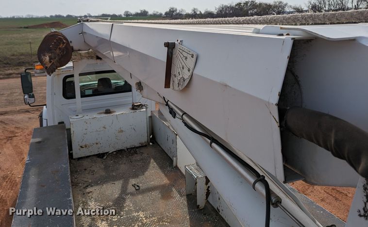 image for item MN9833 2012 International WorkStar 7400  digger derrick truck