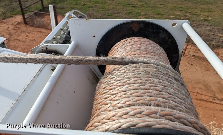 image for item MN9833 2012 International WorkStar 7400  digger derrick truck