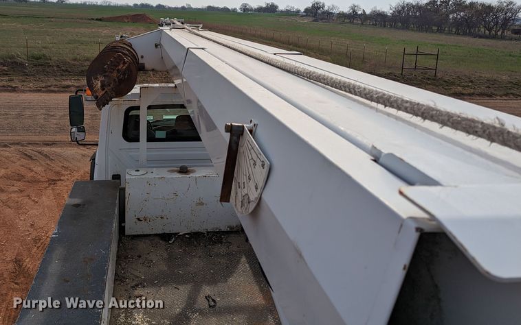 image for item MN9833 2012 International WorkStar 7400  digger derrick truck