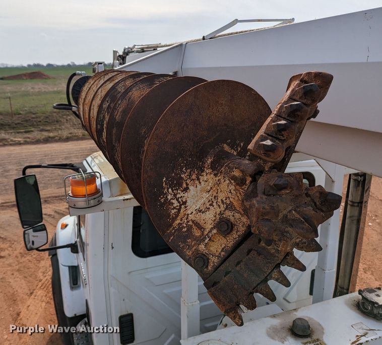 image for item MN9833 2012 International WorkStar 7400  digger derrick truck