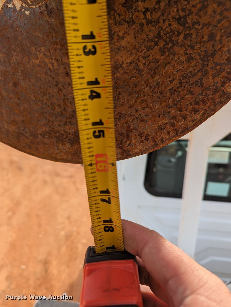 image for item MN9833 2012 International WorkStar 7400  digger derrick truck