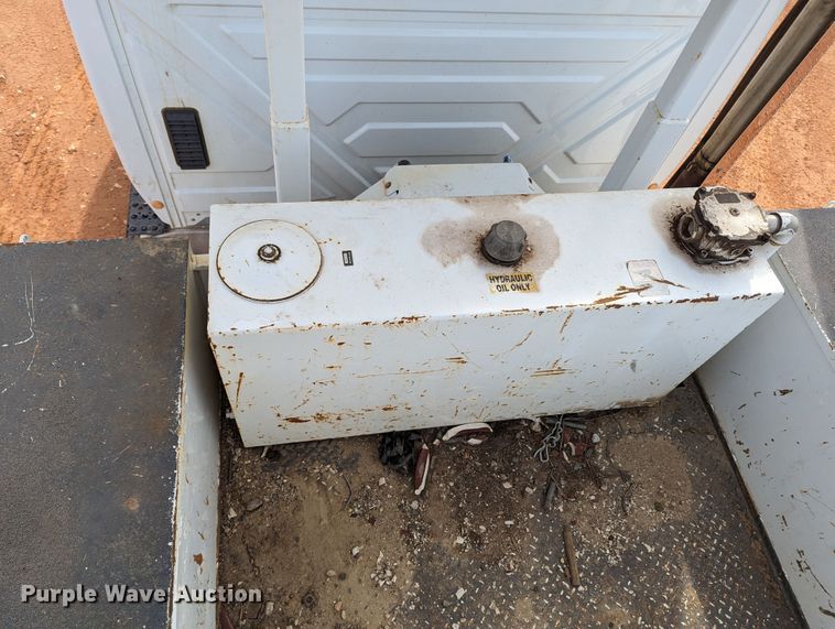 image for item MN9833 2012 International WorkStar 7400  digger derrick truck