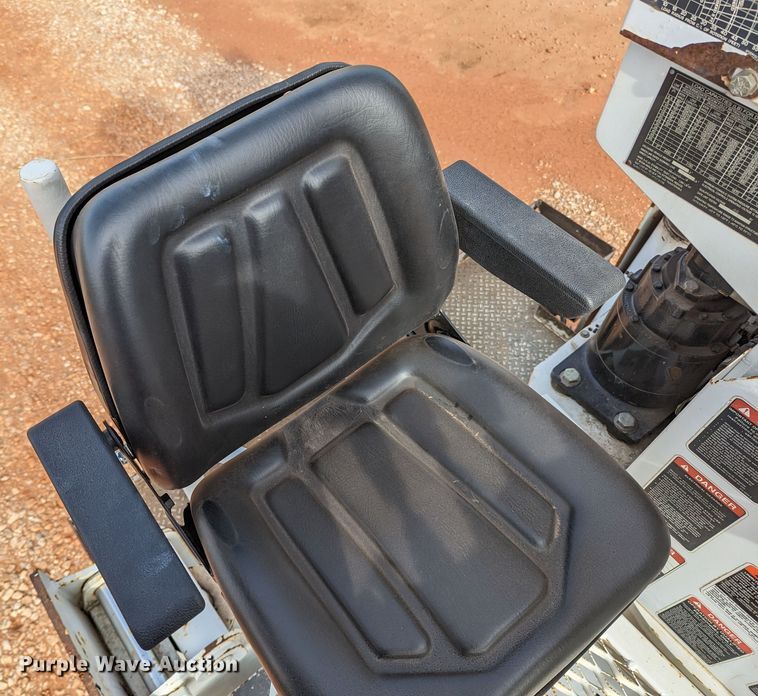 image for item MN9833 2012 International WorkStar 7400  digger derrick truck