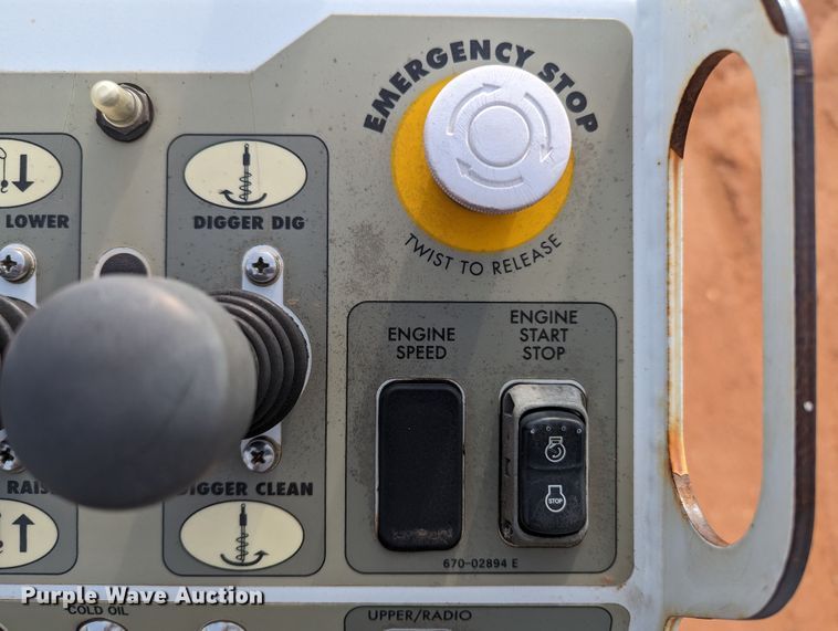 image for item MN9833 2012 International WorkStar 7400  digger derrick truck