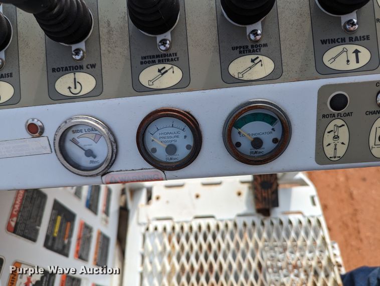 image for item MN9833 2012 International WorkStar 7400  digger derrick truck