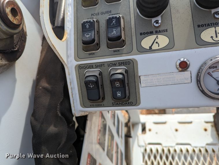 image for item MN9833 2012 International WorkStar 7400  digger derrick truck