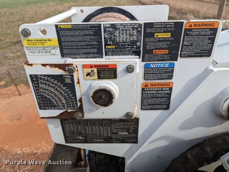 image for item MN9833 2012 International WorkStar 7400  digger derrick truck