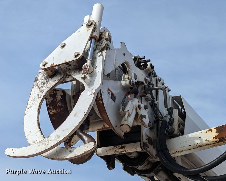 image for item MN9833 2012 International WorkStar 7400  digger derrick truck