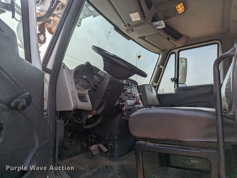 image for item MN9833 2012 International WorkStar 7400  digger derrick truck