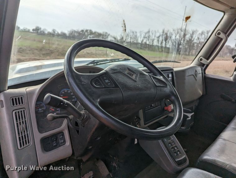 image for item MN9833 2012 International WorkStar 7400  digger derrick truck