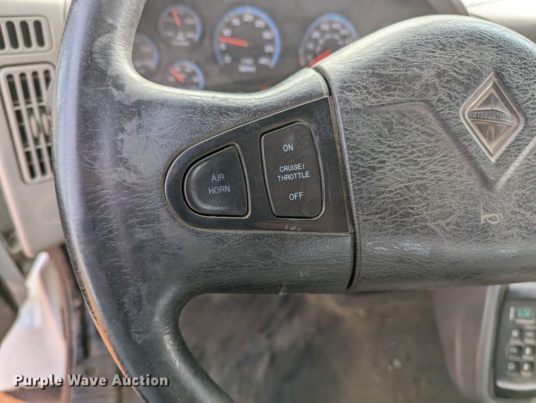 image for item MN9833 2012 International WorkStar 7400  digger derrick truck