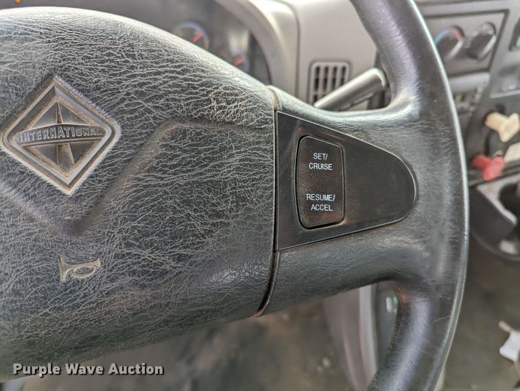 image for item MN9833 2012 International WorkStar 7400  digger derrick truck