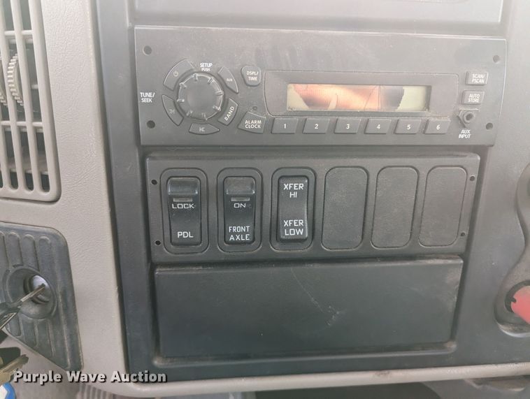 image for item MN9833 2012 International WorkStar 7400  digger derrick truck