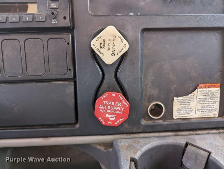 image for item MN9833 2012 International WorkStar 7400  digger derrick truck