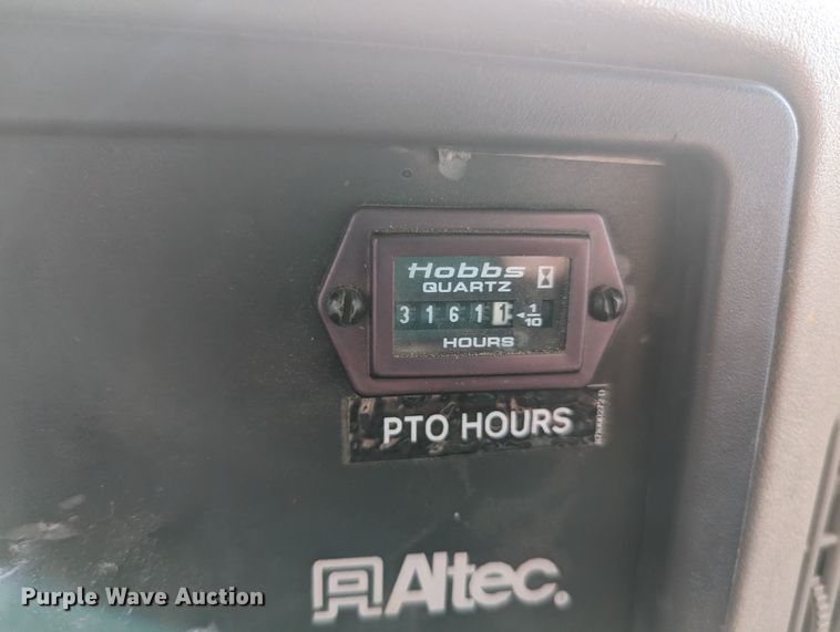 image for item MN9833 2012 International WorkStar 7400  digger derrick truck