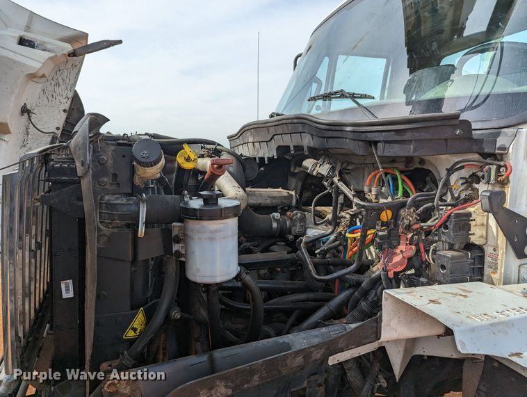 image for item MN9833 2012 International WorkStar 7400  digger derrick truck