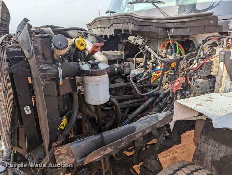 image for item MN9833 2012 International WorkStar 7400  digger derrick truck