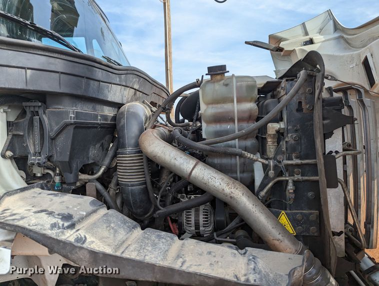 image for item MN9833 2012 International WorkStar 7400  digger derrick truck