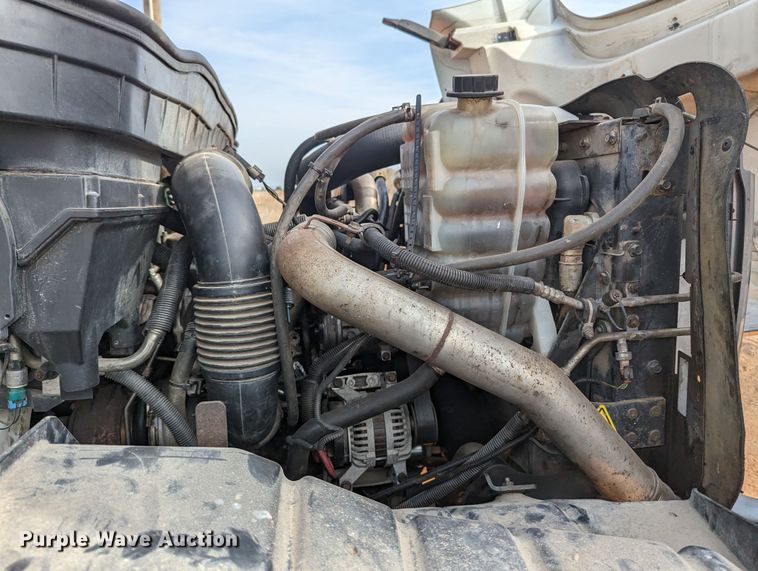 image for item MN9833 2012 International WorkStar 7400  digger derrick truck