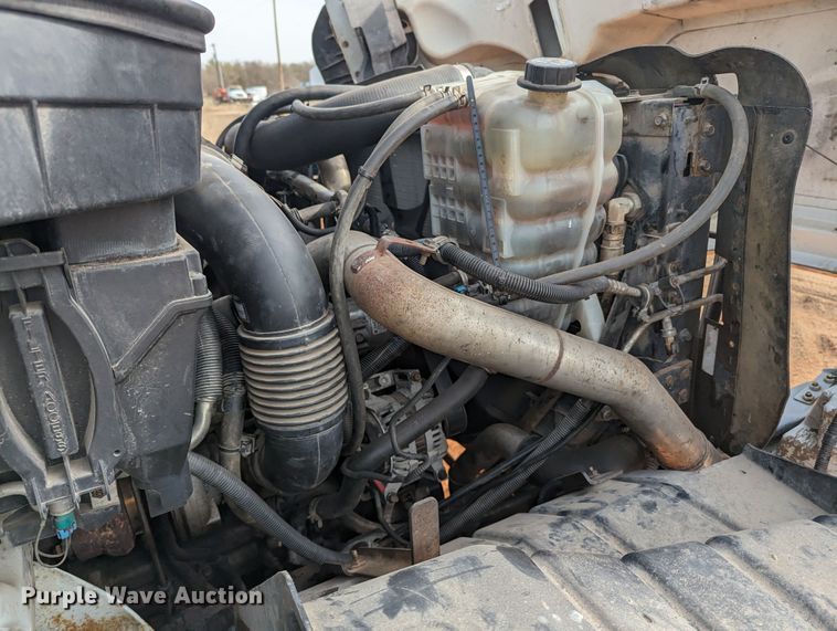 image for item MN9833 2012 International WorkStar 7400  digger derrick truck