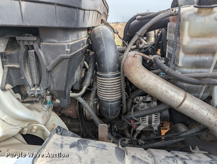 image for item MN9833 2012 International WorkStar 7400  digger derrick truck