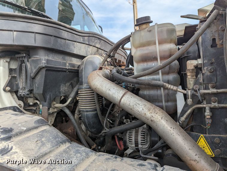 image for item MN9833 2012 International WorkStar 7400  digger derrick truck