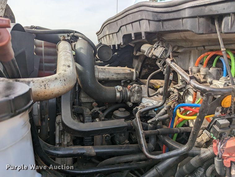 image for item MN9833 2012 International WorkStar 7400  digger derrick truck