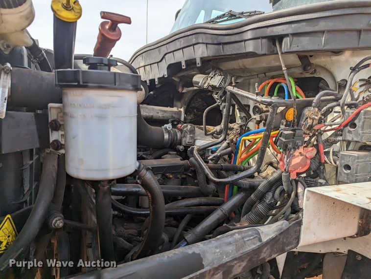 image for item MN9833 2012 International WorkStar 7400  digger derrick truck