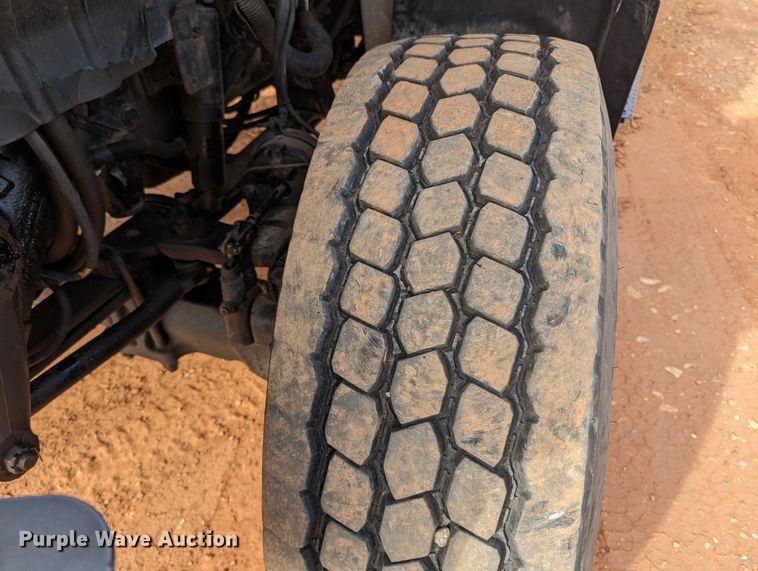 image for item MN9833 2012 International WorkStar 7400  digger derrick truck